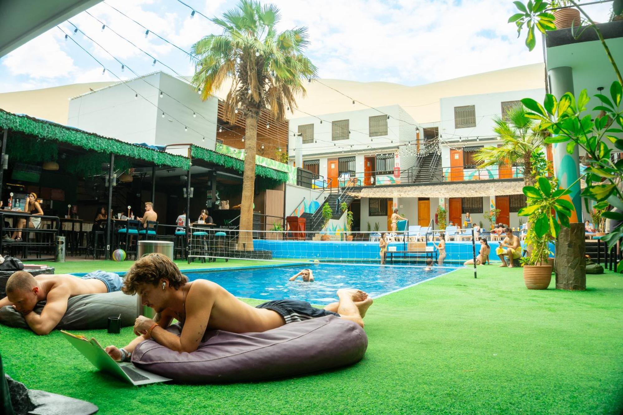 Wild Rover Huacachina Ica Esterno foto